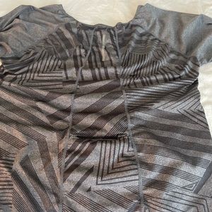 Gray long sleeves running shirt